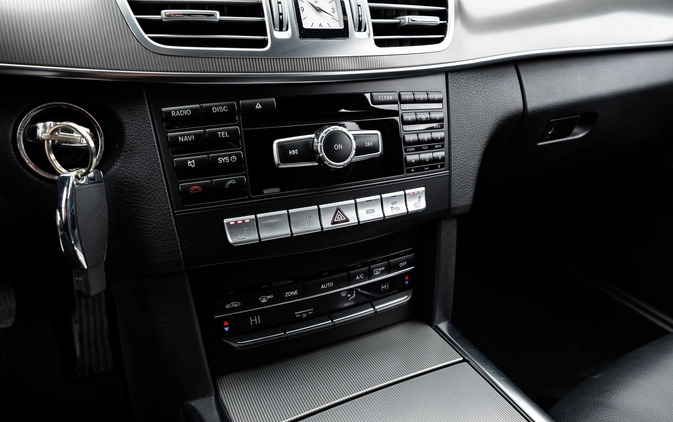Mercedes-Benz Klasa E cena 62900 przebieg: 208000, rok produkcji 2013 z Warszawa małe 667